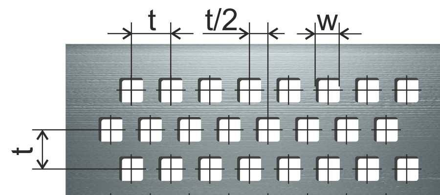 Перфорированный лист в Тольятти со смещенными рядами квадратных отверстий или отверстиями по шестиугольнику